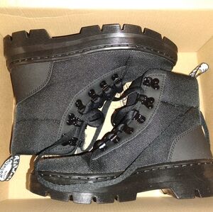 Dr. Martens Combs W Boots